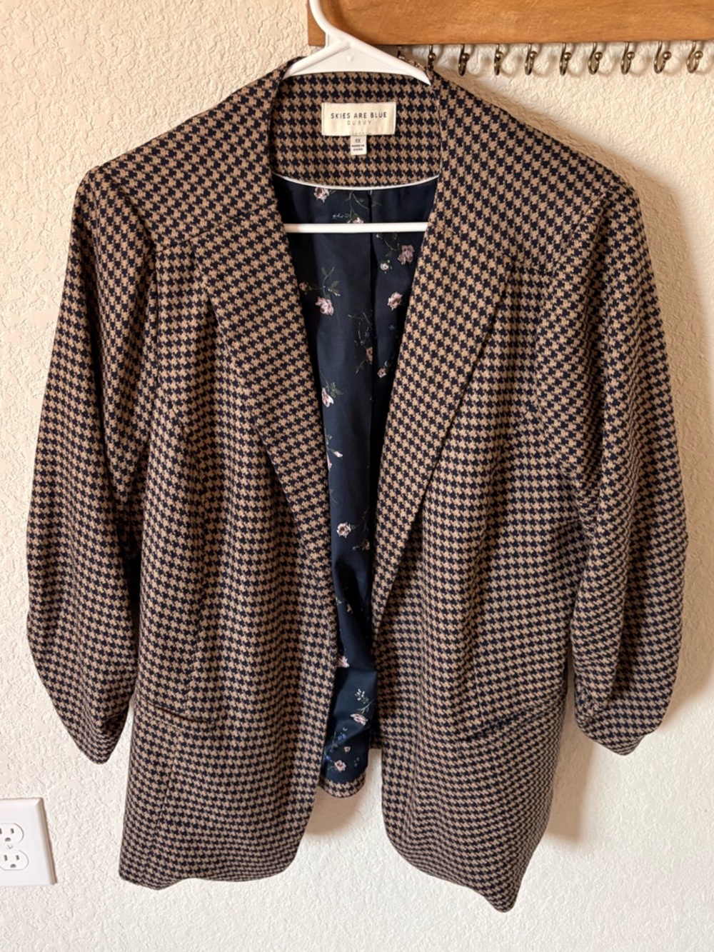 Skies Are Blue Brown & Navy Houndstooth Blazer